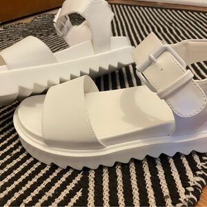 Beautiful white sandals size 6/6.5